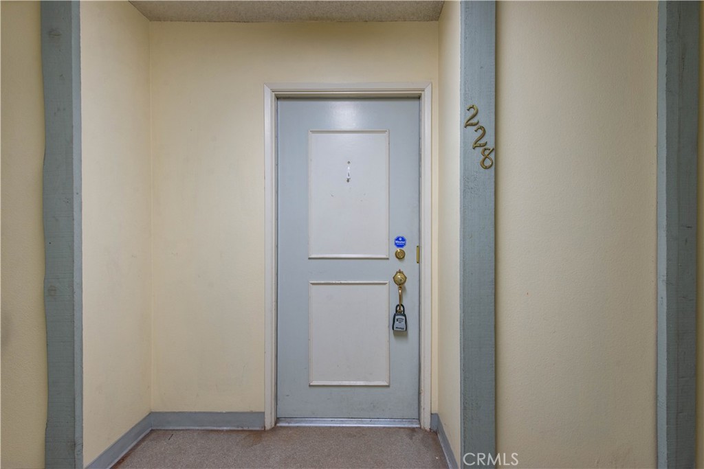 https://media.crmls.org/medias/44bcbf42-5838-41f8-9d10-f584fad0a019.jpg?preset=X-Large