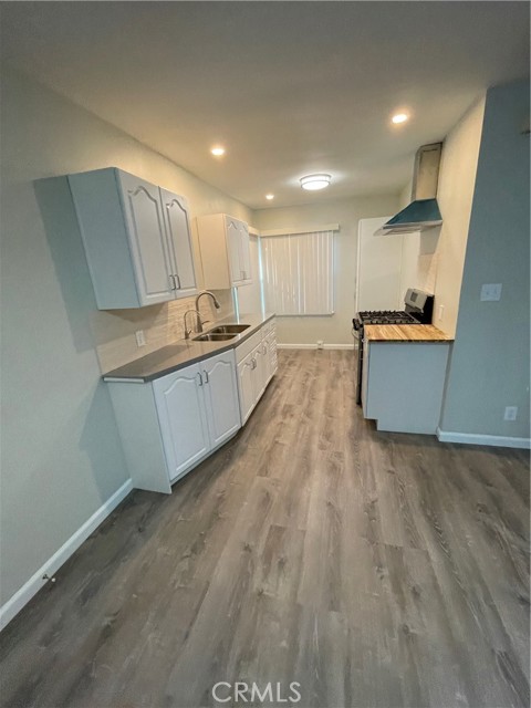 916- Fully remodeled unit, all new flooring, new window, new lighting and new attic fan