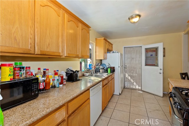 Detail Gallery Image 5 of 13 For 2483 Ann Arbor Ave, Pomona,  CA 91766 - 3 Beds | 1 Baths