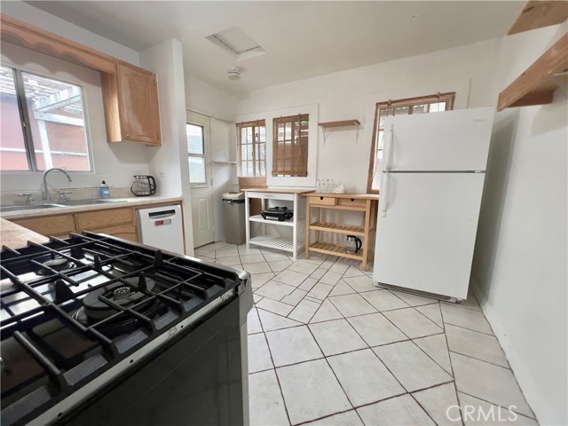 Detail Gallery Image 7 of 20 For 1915 Echo Park, Los Angeles,  CA 90026 - 2 Beds | 1 Baths