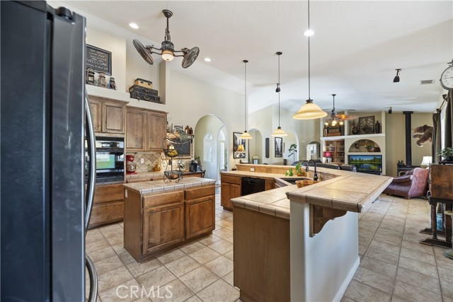 8328 Chateau Road, Phelan CA: https://media.crmls.org/medias/44bed7e7-2892-412a-b5d2-54ccf7b33811.jpg