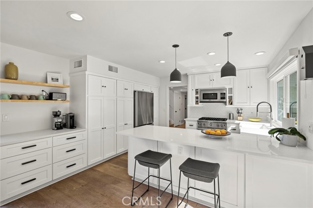 Detail Gallery Image 13 of 41 For 3121 Bern Dr, Laguna Beach,  CA 92651 - 5 Beds | 2/1 Baths