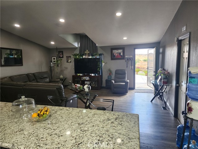 Detail Gallery Image 11 of 13 For 22095 Lukens, Perris,  CA 92570 - 3 Beds | 2 Baths