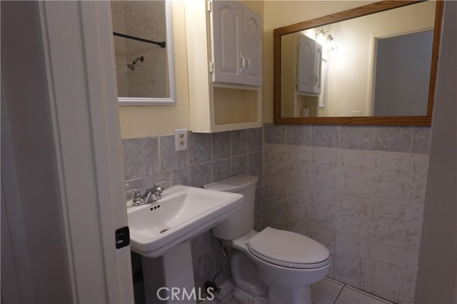 956 S Philadelphia Street, Anaheim CA: https://media.crmls.org/medias/44bf8d05-7ee0-4758-8ffc-7ca098ec27f6.jpg