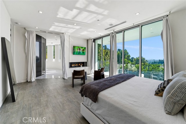 Detail Gallery Image 28 of 64 For 9459 Beverly Crest Dr, Beverly Hills,  CA 90210 - 5 Beds | 7 Baths
