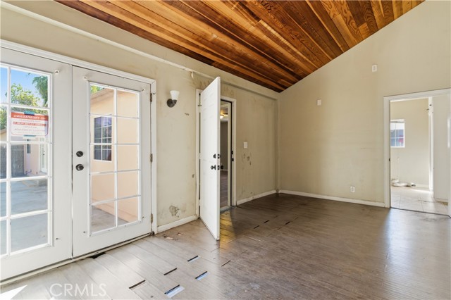 Detail Gallery Image 11 of 45 For 15000 Hamlin St, Van Nuys,  CA 91411 - 5 Beds | 3 Baths