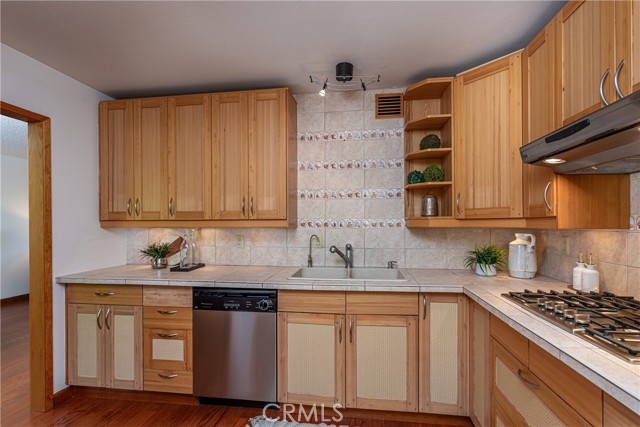 Detail Gallery Image 7 of 31 For 7727 via Capri, Burbank,  CA 91504 - 3 Beds | 3 Baths