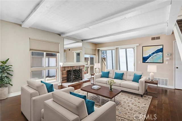 623 Lakeview Lane, Costa Mesa CA: https://media.crmls.org/medias/44c13e17-aef7-432c-8929-597d38f5a0a1.jpg