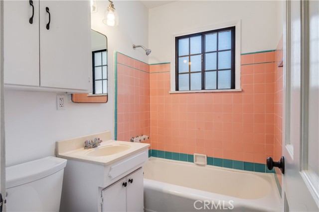 1642 10th St, Manhattan Beach, California 90266, 2 Bedrooms Bedrooms, ,1 BathroomBathrooms,Residential,Sold,10th St,SB22105156