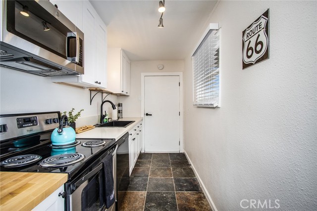 4574 Avenida Del Sol, Joshua Tree CA: https://media.crmls.org/medias/44c1f573-9395-41b6-b658-ce01b9895576.jpg