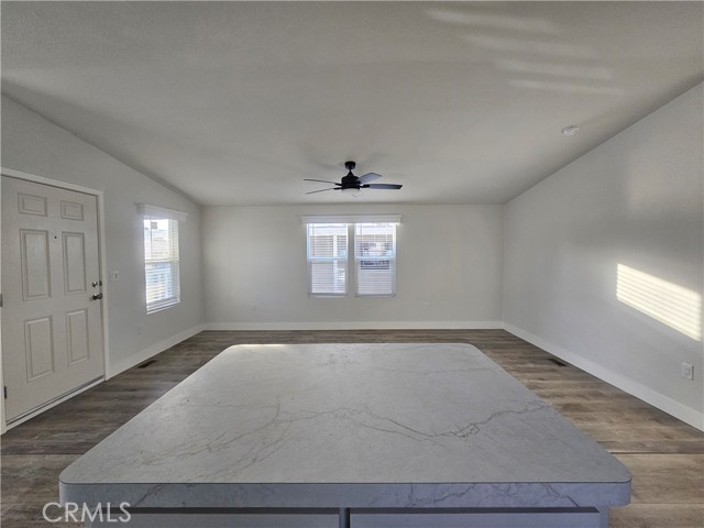 350 San Jacinto Avenue, Perris CA: https://media.crmls.org/medias/44c23ee5-f982-469e-be65-f19ca1a9dd3d.jpg