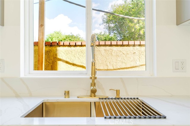 Detail Gallery Image 14 of 28 For 17426 Roscoe Bld, Northridge,  CA 91325 - 3 Beds | 2/1 Baths