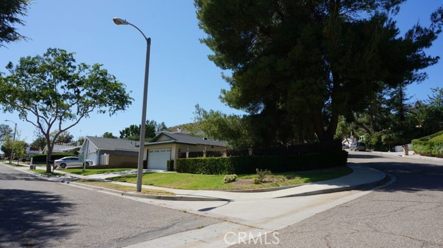 Detail Gallery Image 4 of 28 For 2255 Stoneman St, Simi Valley,  CA 93065 - 4 Beds | 2 Baths