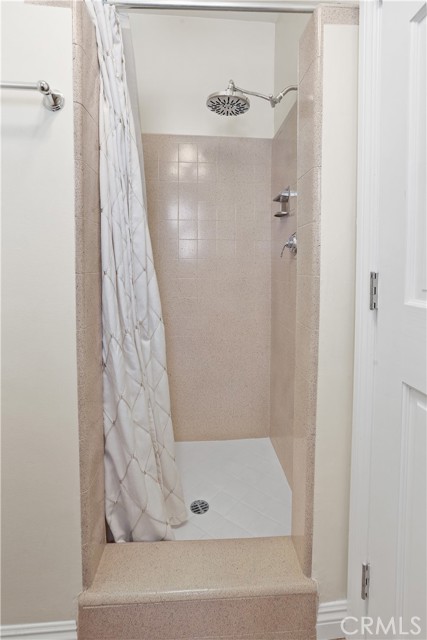 Detail Gallery Image 19 of 40 For 22841 Mariano St, Woodland Hills,  CA 91367 - 3 Beds | 3 Baths