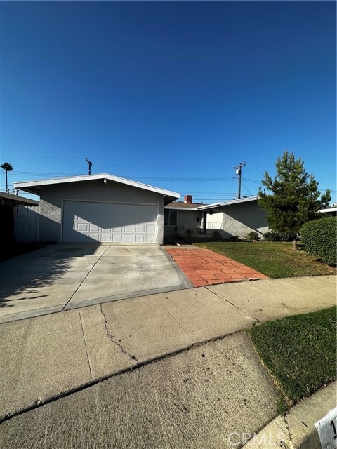 Great opportunity to own a 4 bedroom, 2 bath home in a very well desired area in the City of Orange.  This home is located in a very quiet neighborhood, close to 55 fwy and 5 fwy.  Shopping center is 5 min away, Walmart, JC Penney, Target, and much more stores.