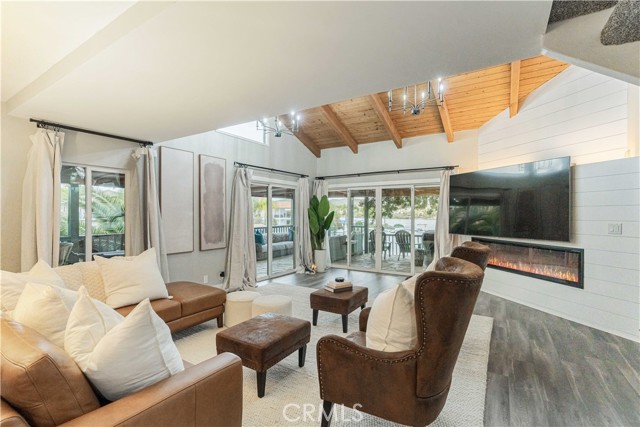 Detail Gallery Image 12 of 69 For 22294 Whirlaway Ct, Canyon Lake,  CA 92587 - 3 Beds | 2 Baths