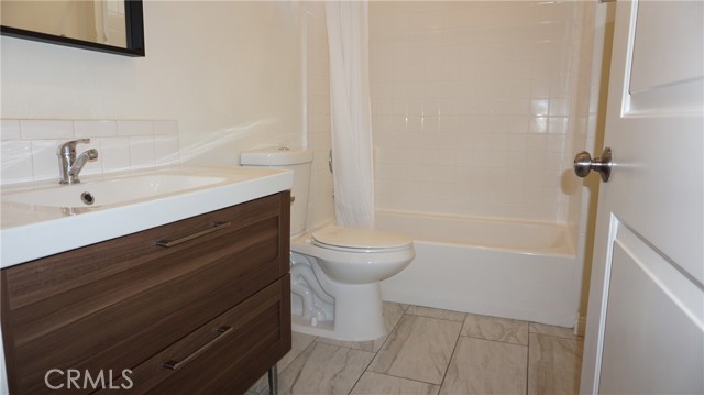 Detail Gallery Image 7 of 15 For 416 N Dalton, Azusa,  CA 91702 - 3 Beds | 2/1 Baths