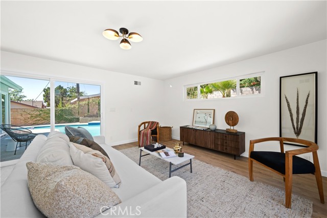 Detail Gallery Image 3 of 20 For 11613 Swinton Ave, Granada Hills,  CA 91344 - 3 Beds | 2 Baths