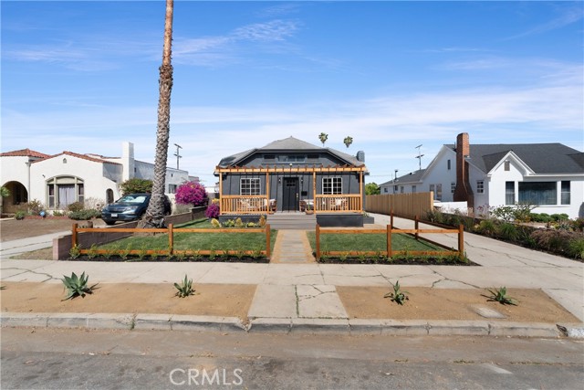 5732 Hillcrest Drive, Los Angeles CA: https://media.crmls.org/medias/44c4bba2-9e4f-44d1-a09f-95391db80c2f.jpg