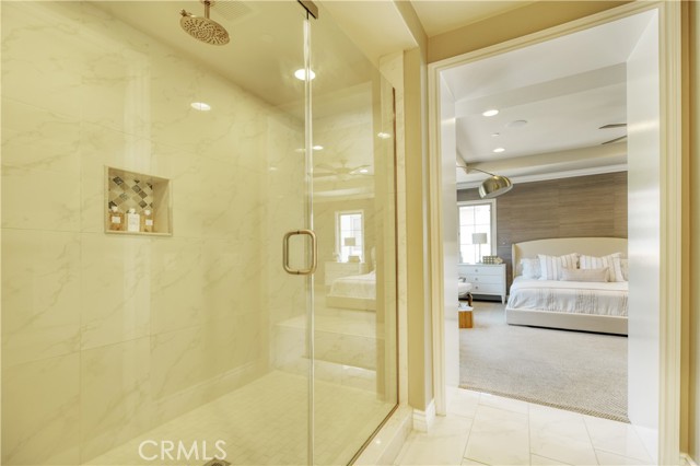 46 Shadybend, Irvine CA: https://media.crmls.org/medias/44c4f68f-5b2e-41b4-a859-6cb937b1b716.jpg