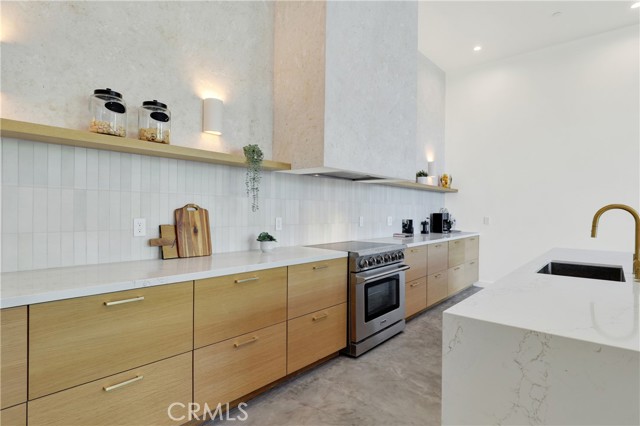 Detail Gallery Image 9 of 45 For 3949 Glenalbyn Dr, Los Angeles,  CA 90065 - 3 Beds | 2/1 Baths