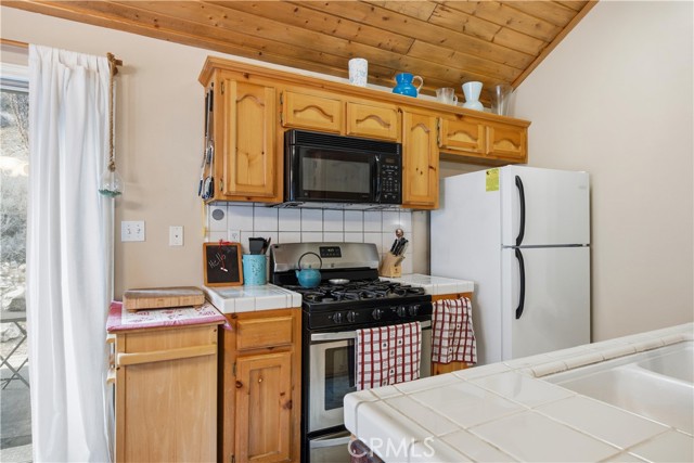 Detail Gallery Image 7 of 29 For 2525 Glacier Dr., –,  CA 93222 - 2 Beds | 2 Baths