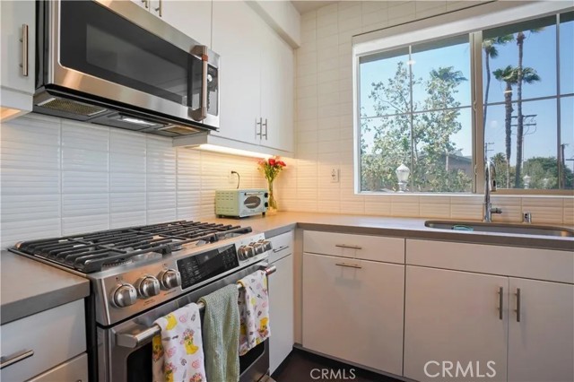 Detail Gallery Image 16 of 24 For 820 E Santa Ana St, Anaheim,  CA 92805 - 4 Beds | 2/1 Baths