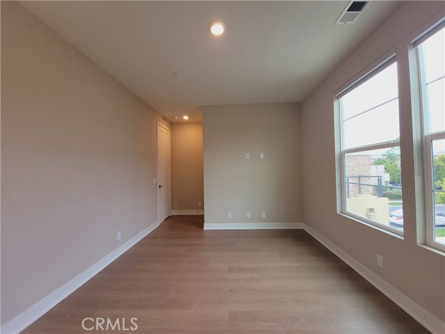 66 Swift, Irvine CA: https://media.crmls.org/medias/44c713e4-c7c6-4671-b1e4-8663592322f0.jpg