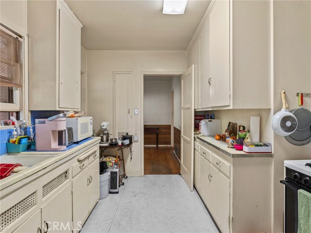 Detail Gallery Image 11 of 46 For 441 Dartmouth Rd, Burbank,  CA 91504 - 3 Beds | 2 Baths