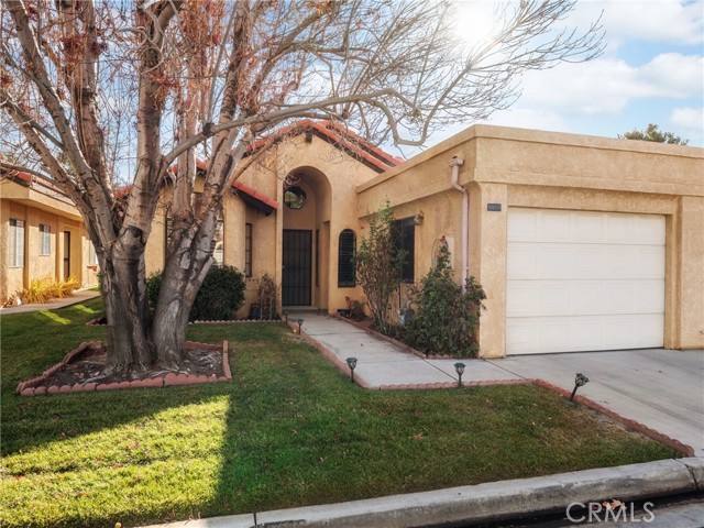 Detail Gallery Image 2 of 28 For 19033 Elm Dr, Apple Valley,  CA 92308 - 2 Beds | 2 Baths