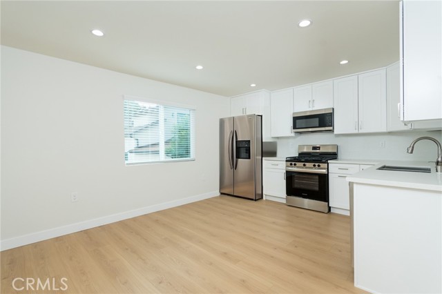 Detail Gallery Image 6 of 14 For 4625 La Crescenta Ave a,  La Crescenta,  CA 91214 - 1 Beds | 1 Baths