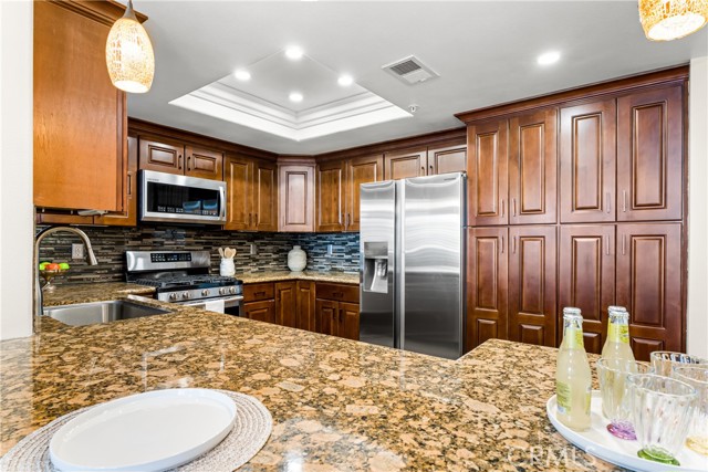 Detail Gallery Image 11 of 29 For 4561 Warner #203,  Huntington Beach,  CA 92649 - 2 Beds | 2 Baths