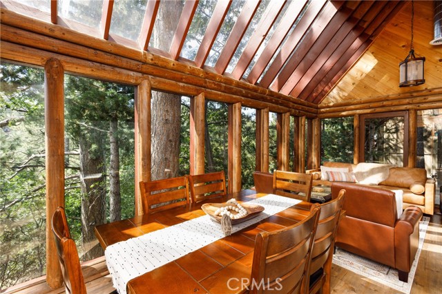 1370 Calgary Drive, Lake Arrowhead CA: https://media.crmls.org/medias/44ca3cec-d360-4837-9950-64e052d43f52.jpg