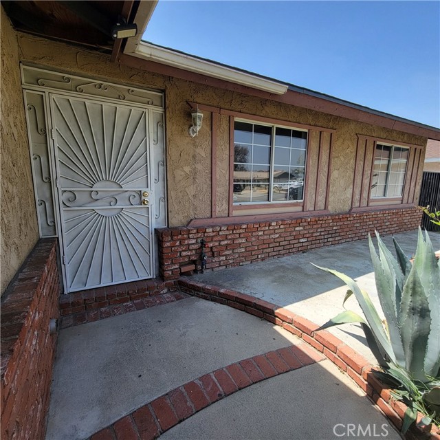 17435 Ramona Avenue, Fontana CA: https://media.crmls.org/medias/44ca48ba-4855-4d09-93f2-0e9de905bd60.jpg