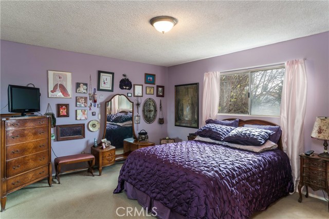 Large bedroom 1.