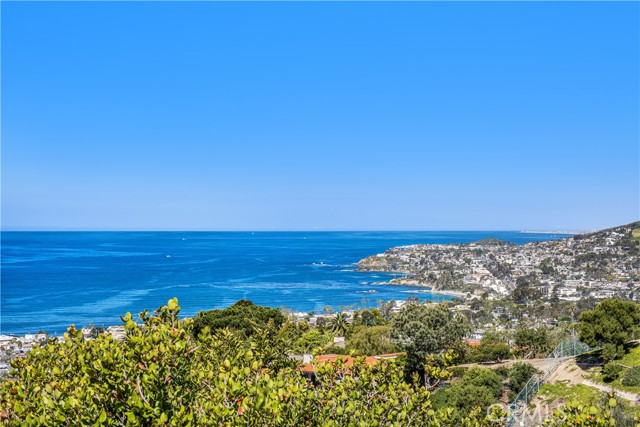 Detail Gallery Image 1 of 40 For 901 Summit Dr, Laguna Beach,  CA 92651 - 4 Beds | 3 Baths