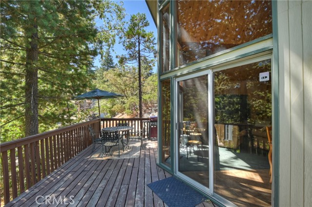 Detail Gallery Image 23 of 27 For 1068 Oak Ln, Lake Arrowhead,  CA 92326 - 3 Beds | 1/1 Baths