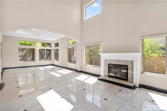 Detail Gallery Image 8 of 46 For 6056 Lake Lindero, Agoura Hills,  CA 91301 - 4 Beds | 3/1 Baths