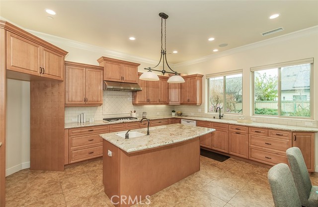 1562 N Empire Lane, Clovis CA: https://media.crmls.org/medias/44ce5821-d885-4048-b116-b81c3e0ae3f9.jpg