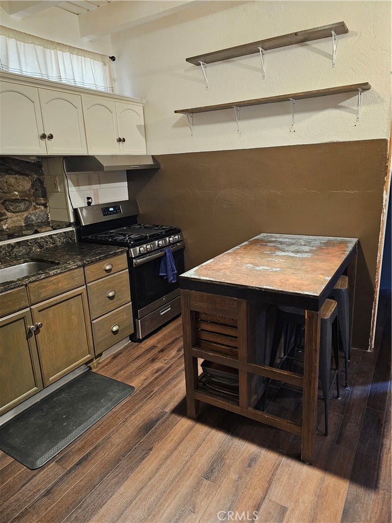 https://media.crmls.org/medias/44cef6bc-6bdd-4dbf-b226-c7d03b2cae45.jpg?preset=X-Large
