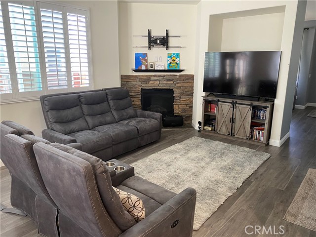 17620 Comfrey Drive, San Bernardino CA: https://media.crmls.org/medias/44cfa3dd-9164-45aa-95b5-ca0b27c0243c.jpg