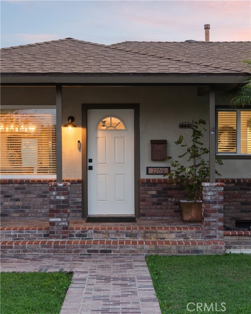 Detail Gallery Image 3 of 33 For 2289 Stearnlee Ave, Long Beach,  CA 90815 - 3 Beds | 3 Baths