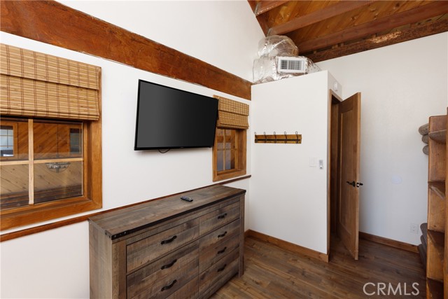 1370 Calgary Drive, Lake Arrowhead CA: https://media.crmls.org/medias/44d0a291-4ada-4306-92db-0e93d922299a.jpg