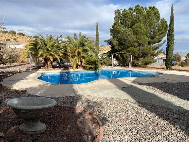 Detail Gallery Image 8 of 32 For 7614 Calpella Ave, Hesperia,  CA 92345 - 4 Beds | 3 Baths