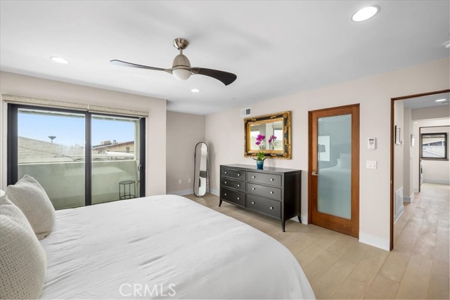 1032 6th, Hermosa Beach, California 90254, 4 Bedrooms Bedrooms, ,3 BathroomsBathrooms,Residential,Sold,6th,SB22136354