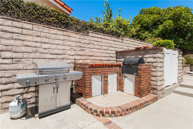 10200 Bothwell Road, Northridge CA: https://media.crmls.org/medias/44d13e71-b2e5-4bcf-a78a-94b77adb102c.jpg