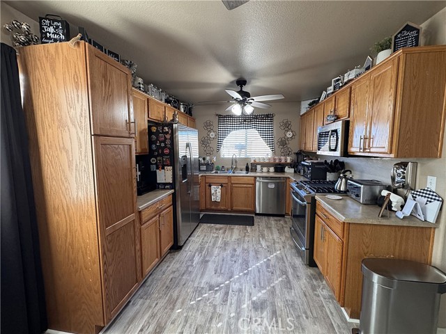 Detail Gallery Image 6 of 12 For 24985 Camino Del Norte, Barstow,  CA 92311 - 3 Beds | 2 Baths