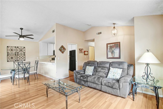 Detail Gallery Image 10 of 26 For 26203 Shadywood, Menifee,  CA 92586 - 2 Beds | 2 Baths