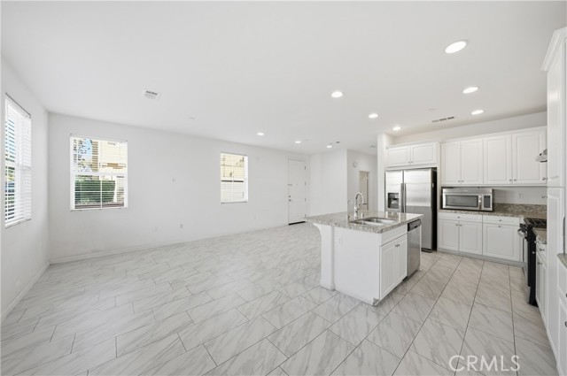 Detail Gallery Image 5 of 27 For 2830 E via Fiano, Ontario,  CA 91764 - 4 Beds | 2/1 Baths