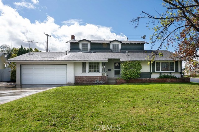 Detail Gallery Image 2 of 24 For 13120 Hickory Branch, Tustin,  CA 92780 - 4 Beds | 3 Baths